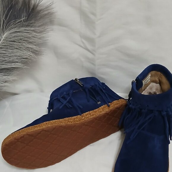 UGG Blue Suede Fringe Ankle Boots – Size 8.5 (Like New!) - Picture 5 of 6
